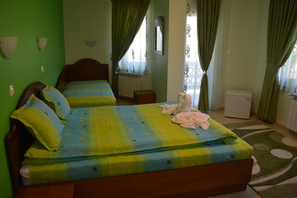 Guest House H Dzhogolanov Kopriwsztica Zewnętrze zdjęcie