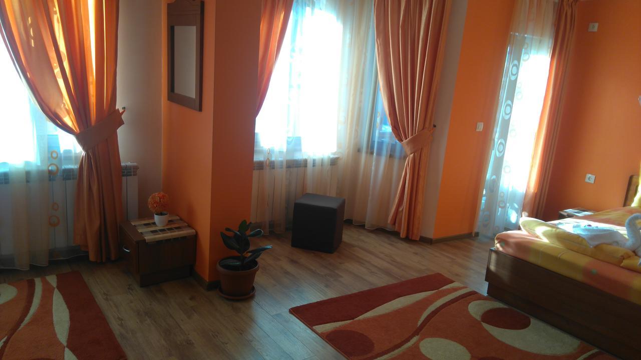 Guest House H Dzhogolanov Kopriwsztica Zewnętrze zdjęcie