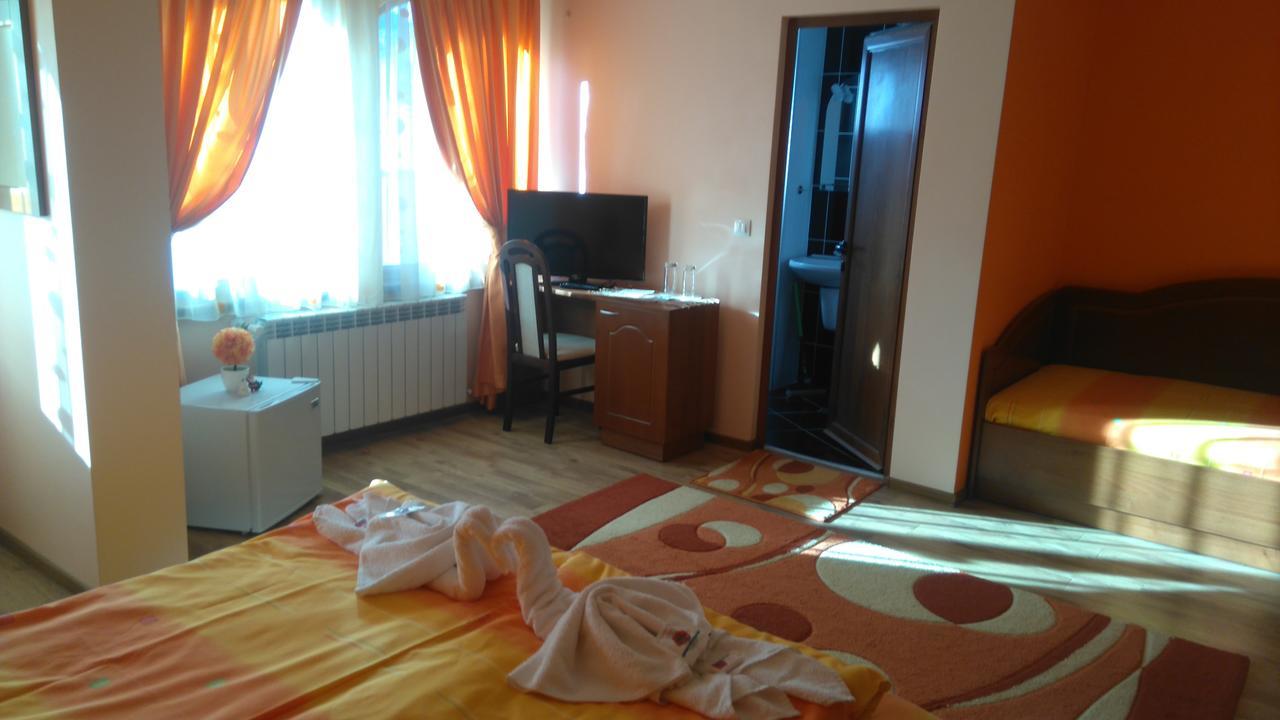 Guest House H Dzhogolanov Kopriwsztica Zewnętrze zdjęcie