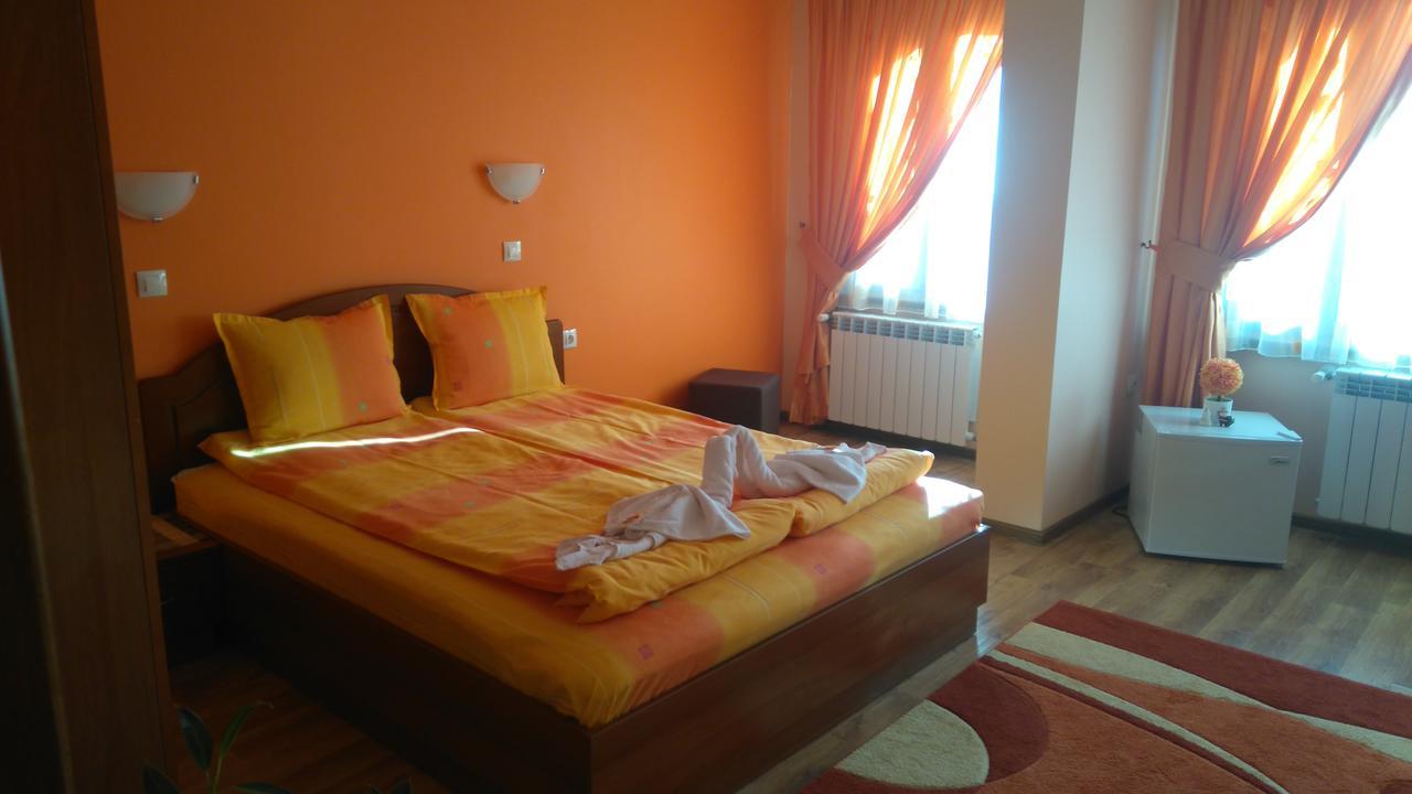 Guest House H Dzhogolanov Kopriwsztica Zewnętrze zdjęcie