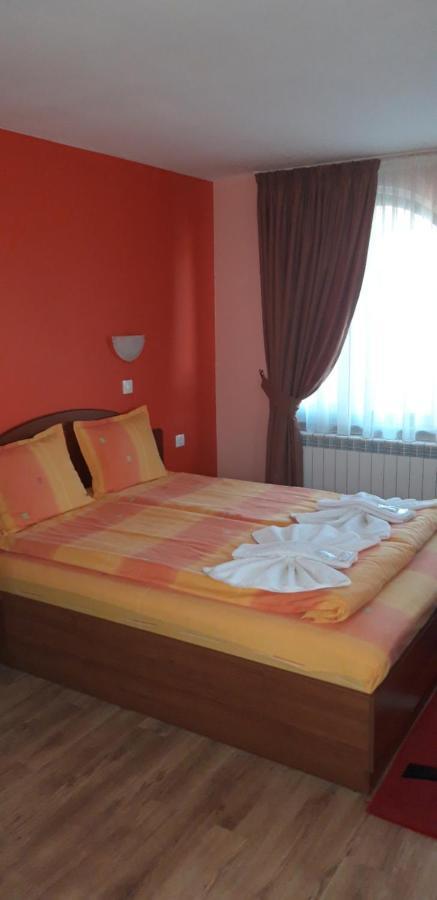 Guest House H Dzhogolanov Kopriwsztica Zewnętrze zdjęcie